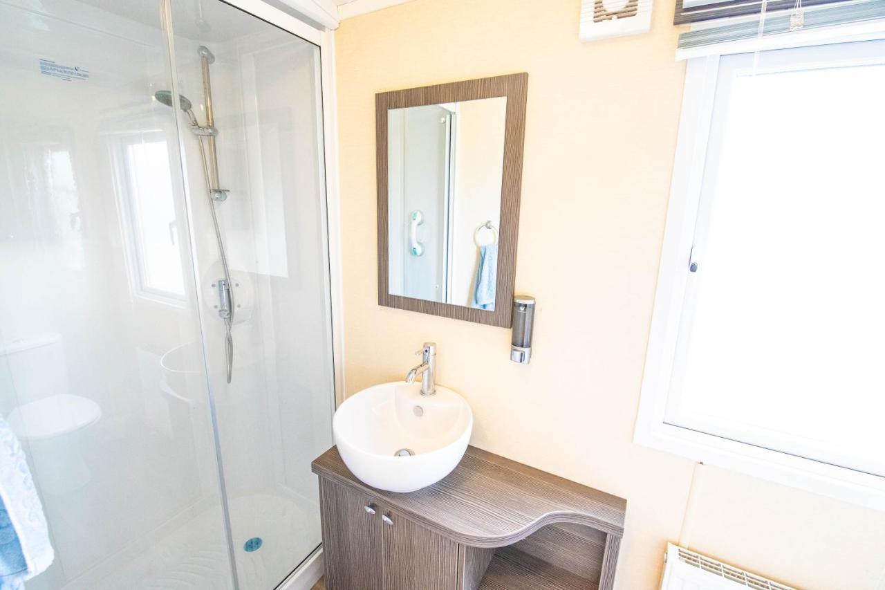 Big Skies Platinum Plus Holiday Home With Wifi, Netflix, Dishwasher, Decking Camber Exteriör bild