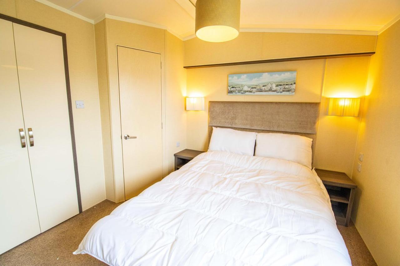 Big Skies Platinum Plus Holiday Home With Wifi, Netflix, Dishwasher, Decking Camber Exteriör bild